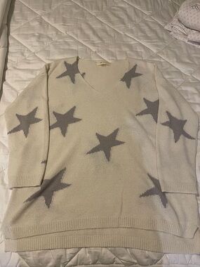 A Beautiful Soul Women's V-Neck Star Sweater Cream with Gray Stars